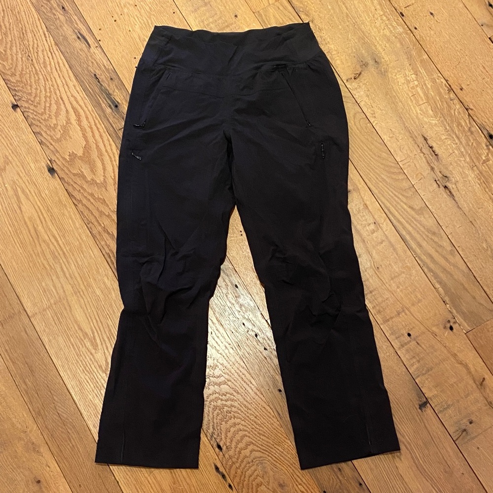 Lululemon Black Straight Leg Pants w Zip Pockets Size 4